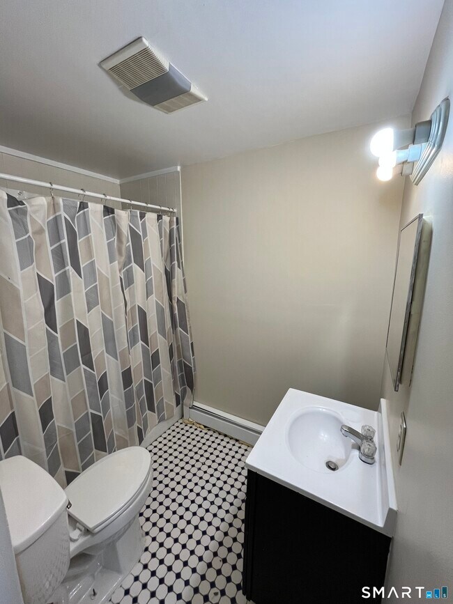 Building Photo - 33 Dewey St