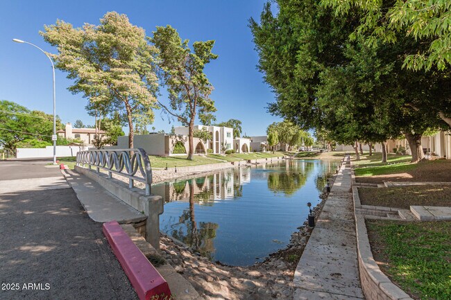 Building Photo - 7714 E Wilshire Dr