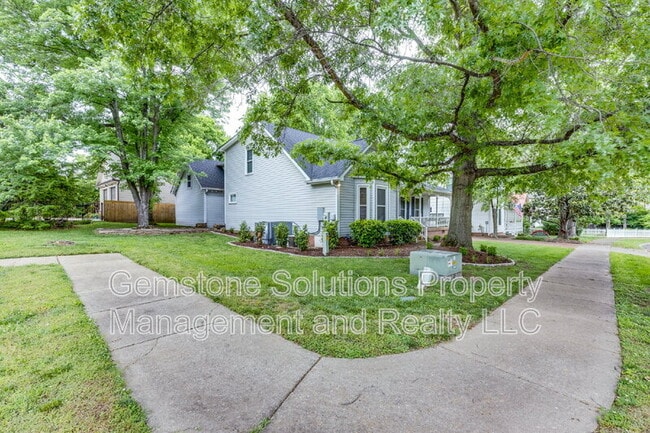 Building Photo - 221 Adams Ct