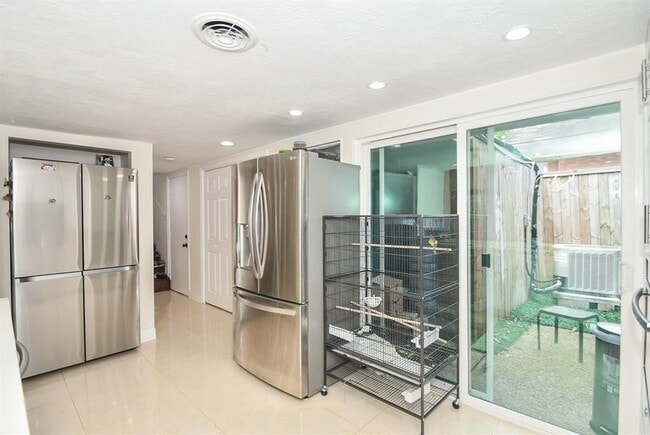 Building Photo - 6304 Riverview Way