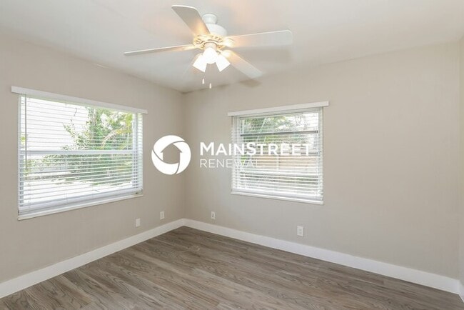 Building Photo - 2 Bedroom Pet-Friendly Home in Hollywood, ...