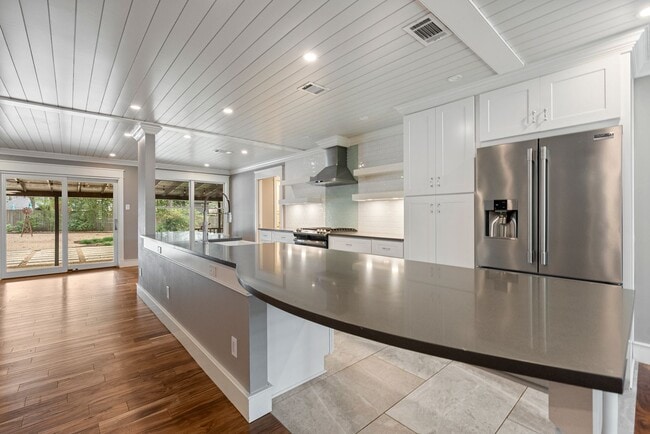 Building Photo - Beautiful 4 bedroom, 2.5 bathroom home in North Austin!!!