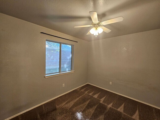 Building Photo - 4507 Twin Oaks Cir
