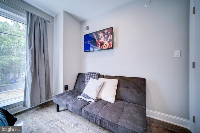 Building Photo - 1513 S Lambert St