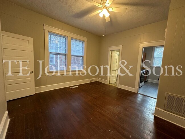 Building Photo - Downtown and West End Location