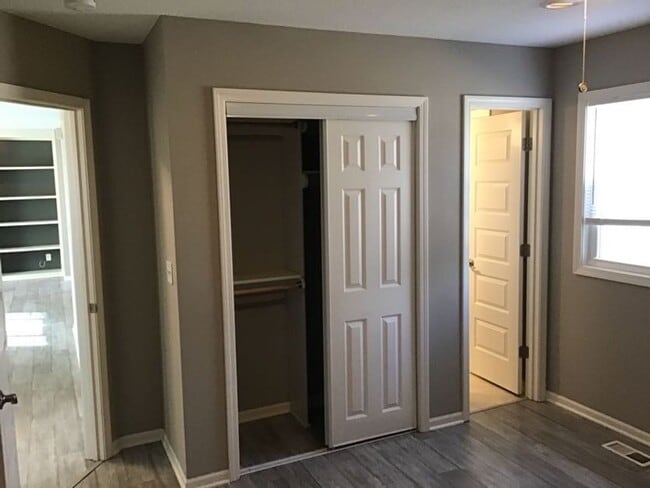 Building Photo - HURRY THIS WON'T LAST LONG! Gorgeous 3 bed, 2 bath in beautiful Parkville!