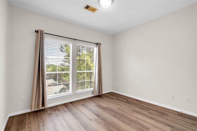 Building Photo - 3001 Murworth Dr