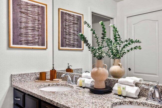 Building Photo - 1978 Majorca Dr