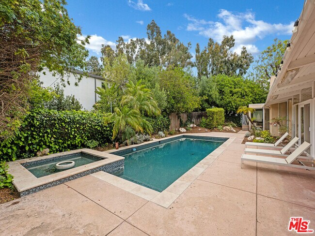 Building Photo - 3835 Sapphire Dr