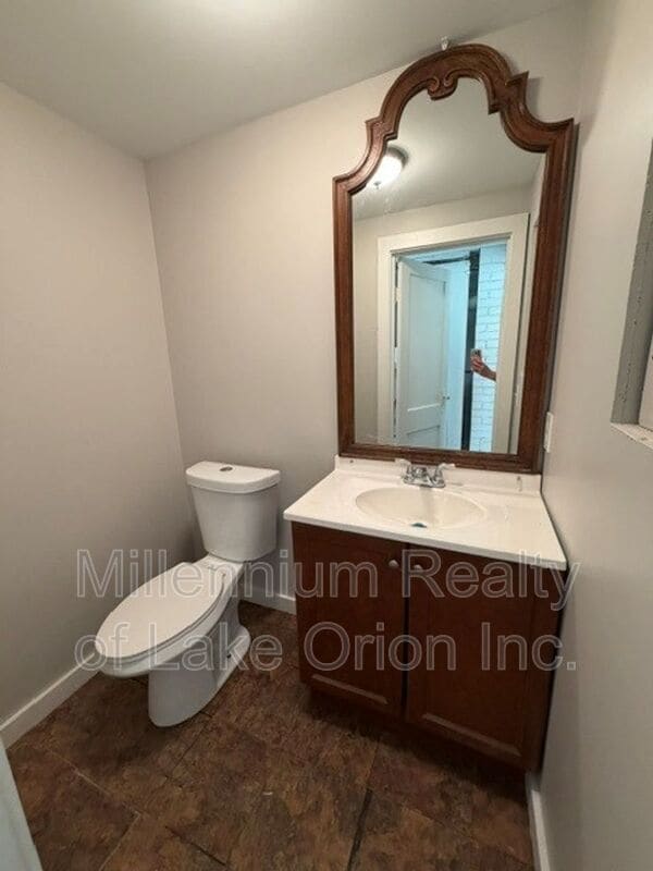 Building Photo - 27 Sylvan Ct