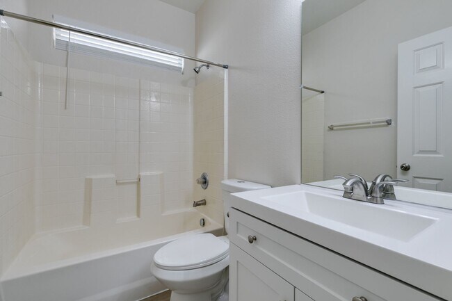 Building Photo - Charming 4 Bedroom, 3 Bathroom Home Near S...