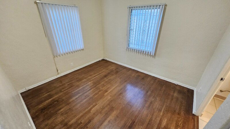 Building Photo - 519 N Gardner St