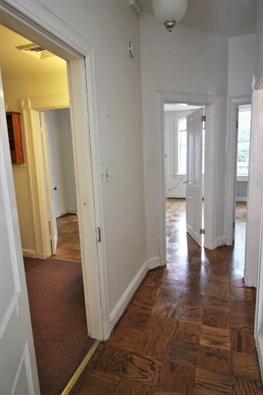 Building Photo - 1513 Bolton St