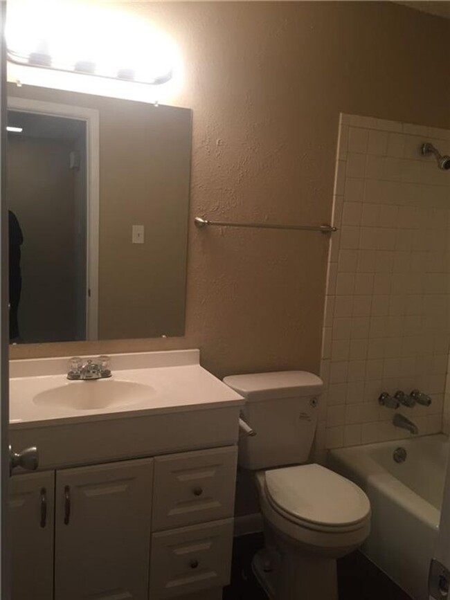Building Photo - Redwood North — Your Midtown Hideout Near(...