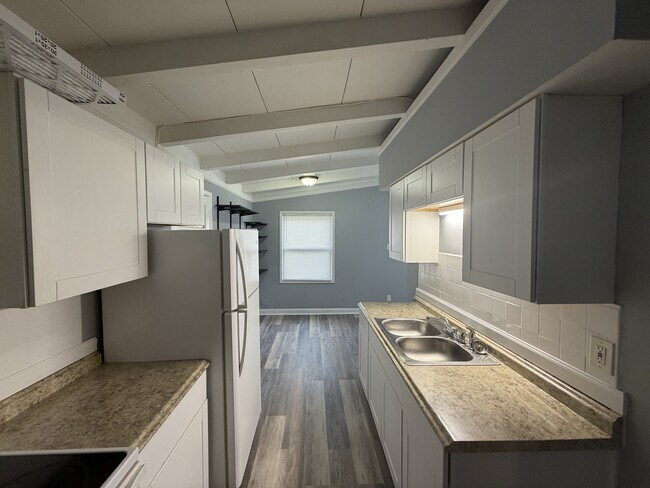 Building Photo - 1582 Bluebird Ln