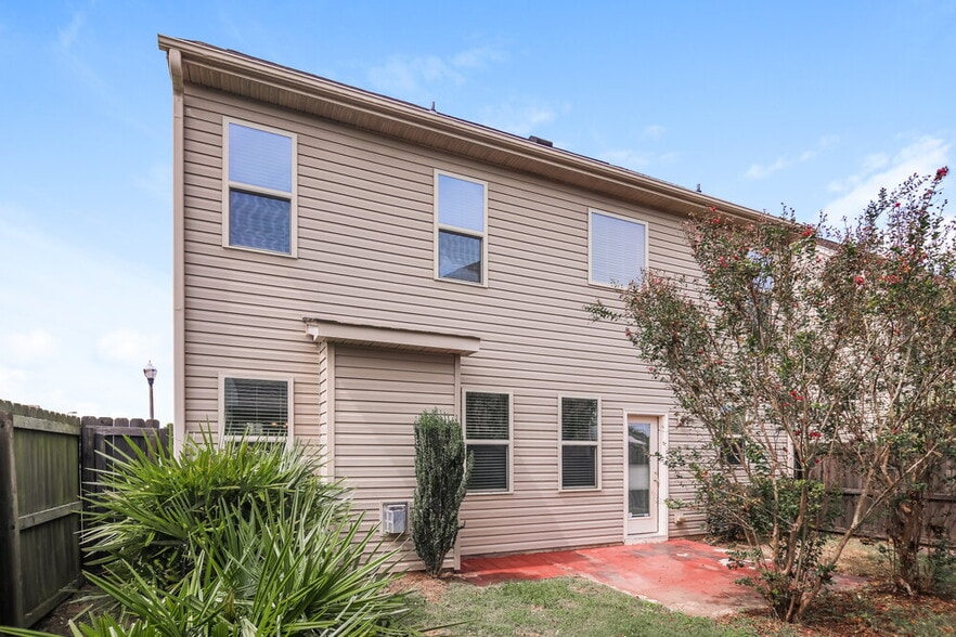 Building Photo - 14 Outwater Ridge Dr
