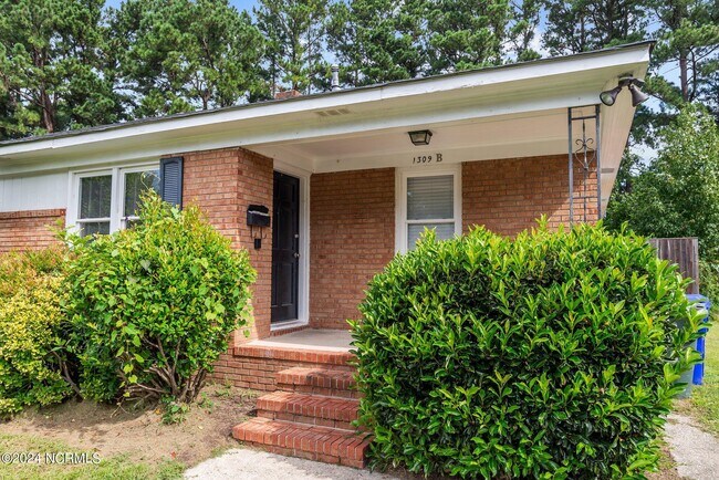 Building Photo - 1309 Willow St