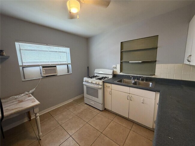Building Photo - 370 3rd St NW