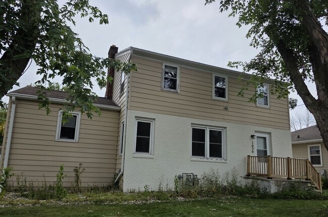 Primary Photo - 1636 Edison St