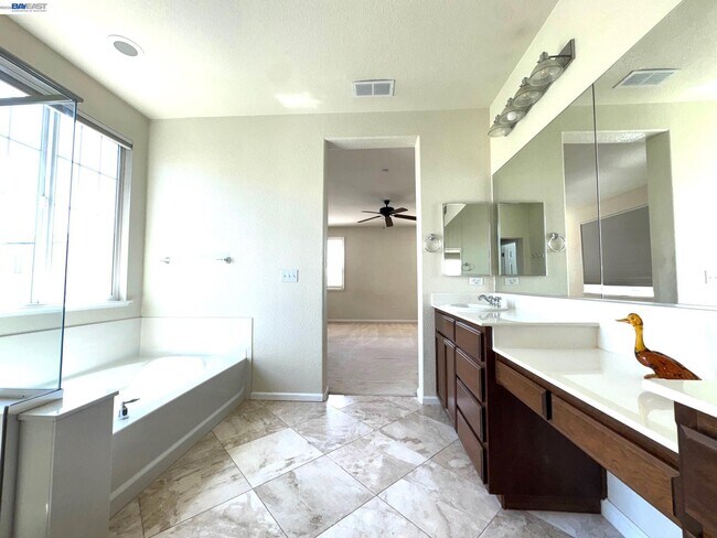 Building Photo - 1669 Marina Way