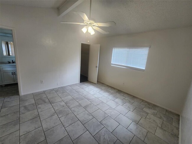 Building Photo - 3408 Lynridge Dr