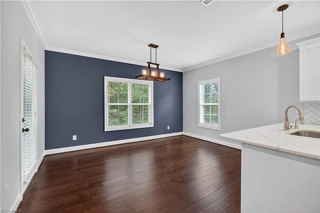 Building Photo - ****** $200 OFF FIRST FULL MONTH OF RENT!! ******