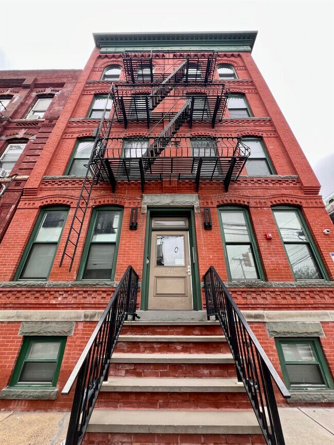 Building Photo - 267 Baldwin Ave