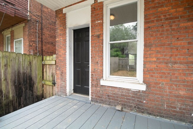 Building Photo - Remodeled 3 bedroom 1 bath home in Harrisburg,  PA