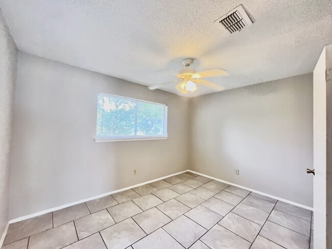 Building Photo - 3021 Sycamore Ave