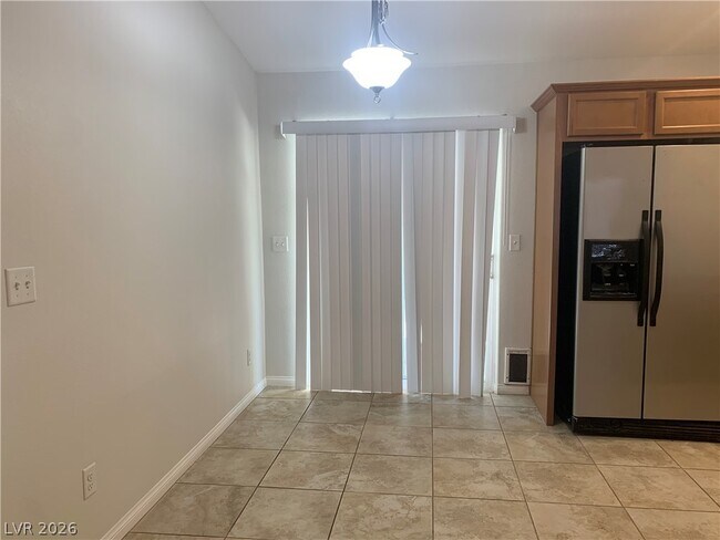 Building Photo - 548 Zuber Ave