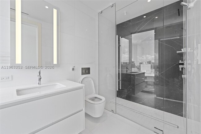 Building Photo - 300 Biscayne Blvd
