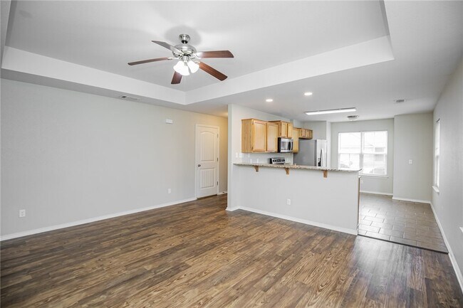 Building Photo - 131 Foxglove St