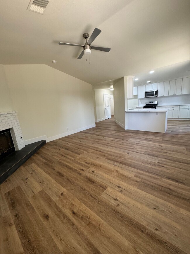 Building Photo - 1024 Michelle Ct