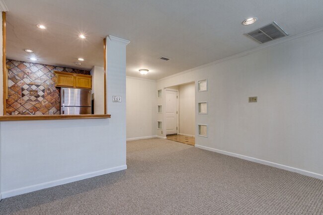 Building Photo - 1 BEDROOM BOUTIQUE APARTMENT