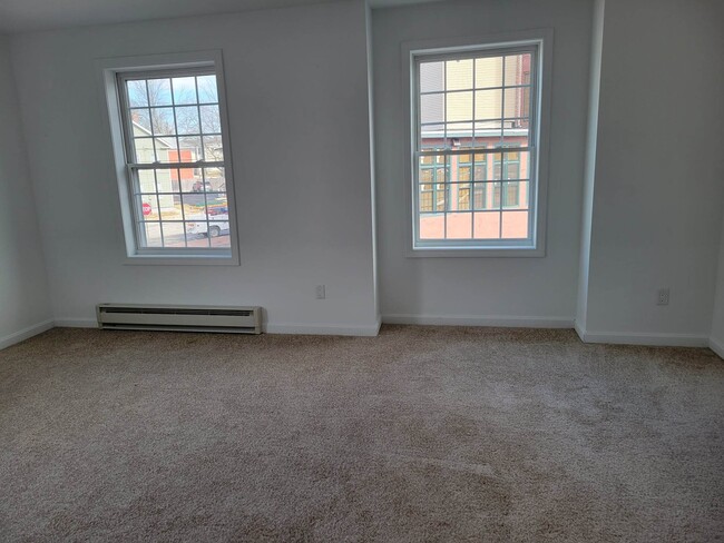 Building Photo - 6 Grove St