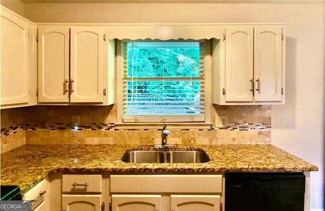 Building Photo - 3562 Bryant Ln