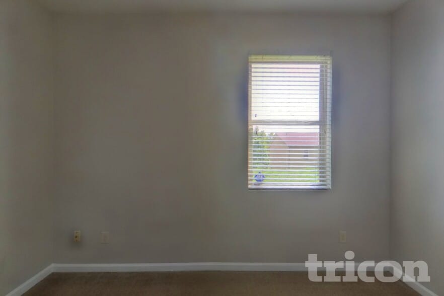 Building Photo - 438 Lake Ridge Ln