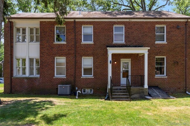 Building Photo - 315 Ellington Ave E