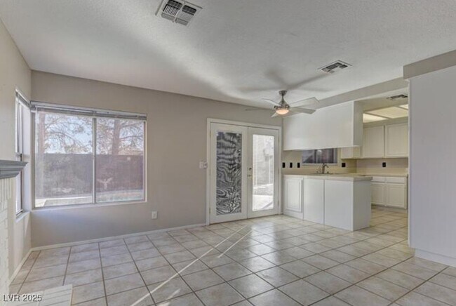 Building Photo - 885 Veranda View Ave