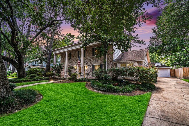 Building Photo - 743 Bison Dr