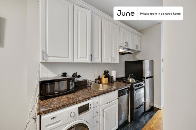 Building Photo - Room in Shared 3 bed/1 bath home