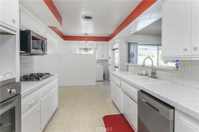 Building Photo - 11543 Swinton Ave