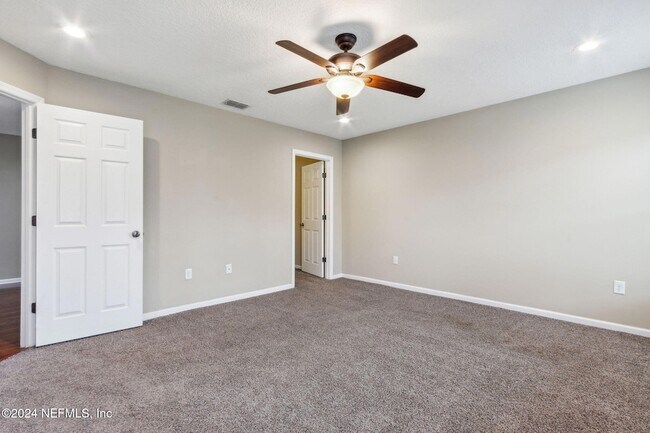 Building Photo - 4619 Pine Lake Dr
