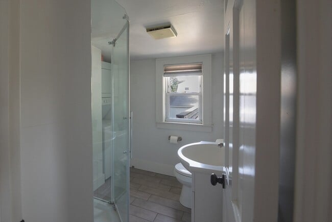 Building Photo - 299 South Rd