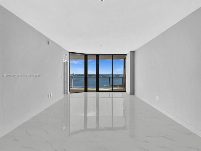 Building Photo - 700 NE 24th St