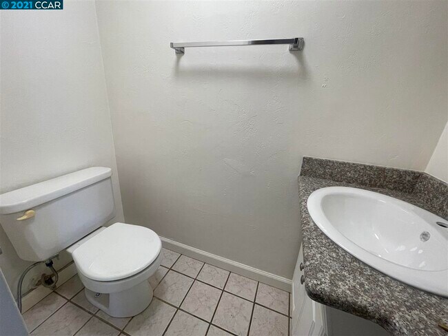 Building Photo - 62 Villa Cir