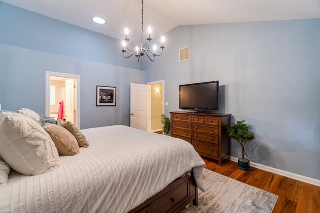 Building Photo - 821 Loch Island Dr