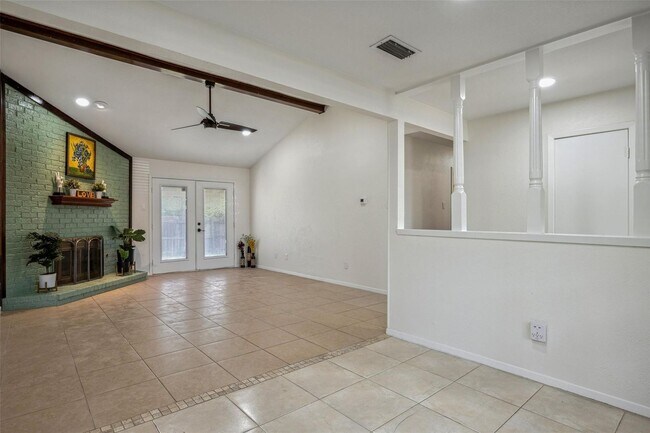 Building Photo - Beautifully crafted 3 Bed 2 Bath home in L...