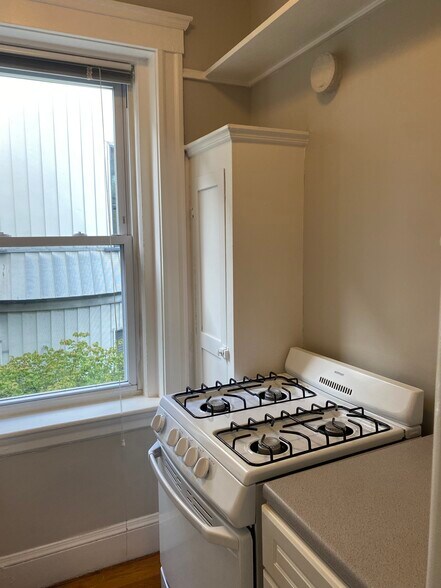 Building Photo - 11 Gray St