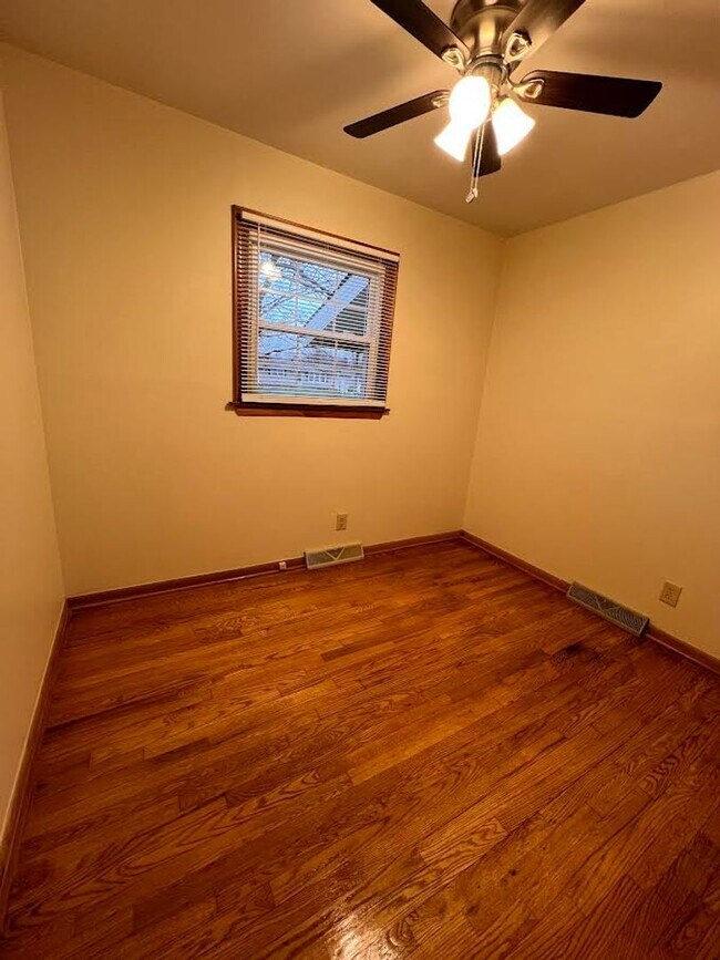 Building Photo - 3808 Cumberland